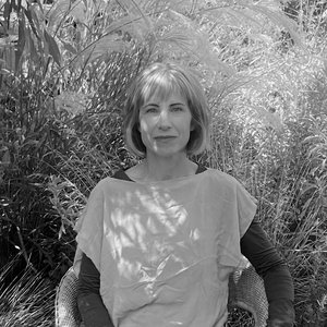 Lisa bio pic garden 2026