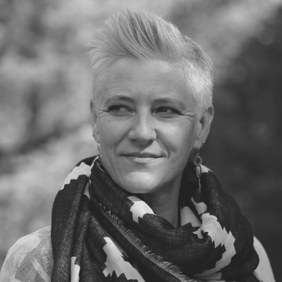 Jacqui Malins headshot credit Zachary Polis (1).png